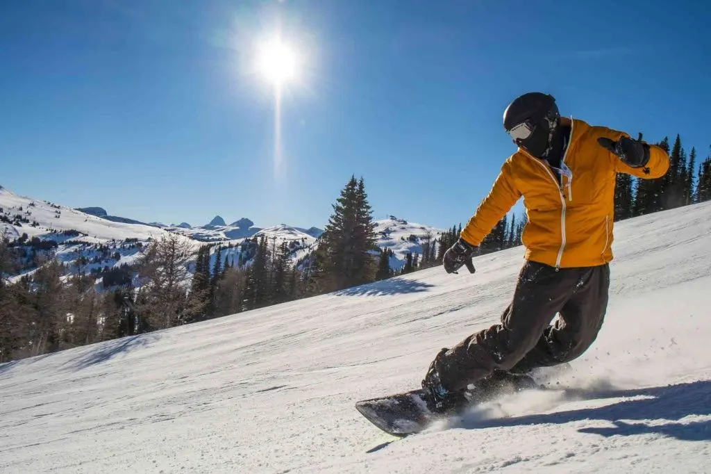 turning-snowboard.jpg